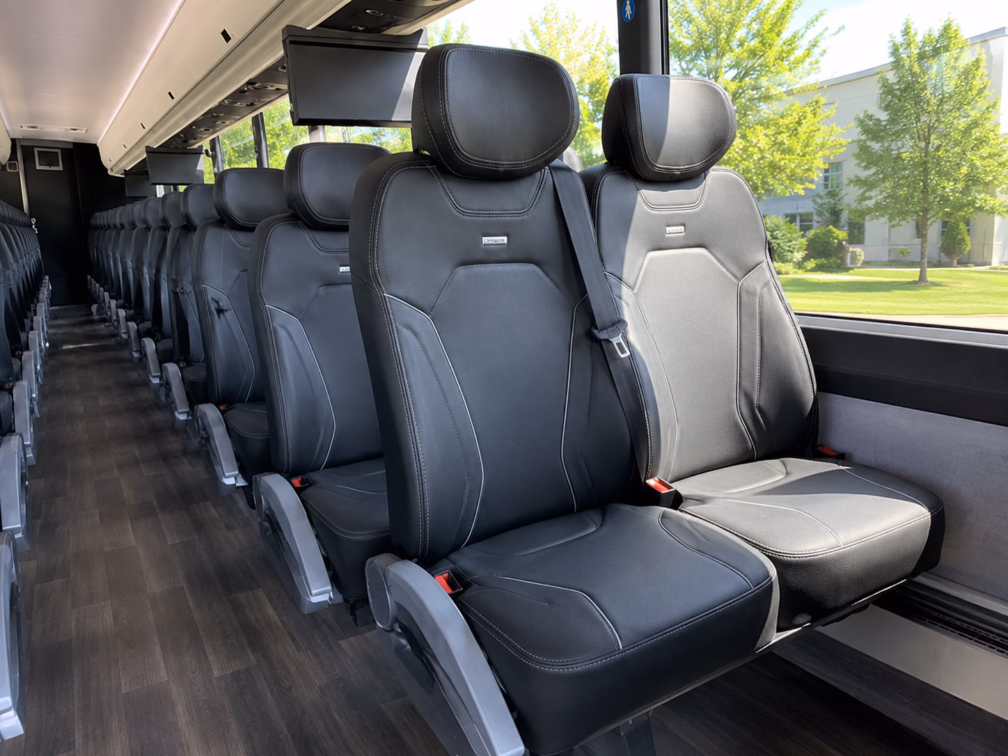 head to orlando tampa and miami with a bus that handles the whole ride