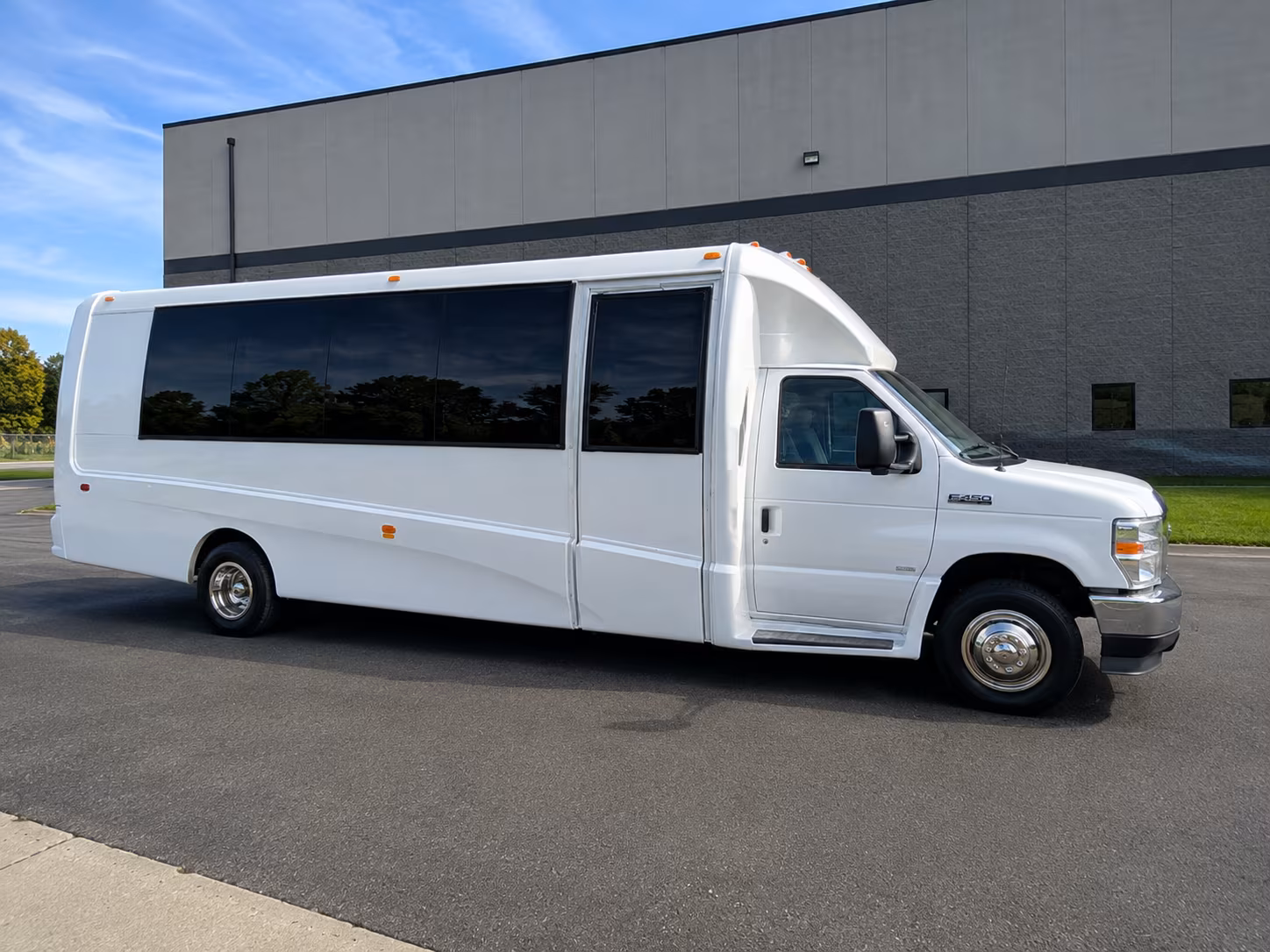 use a charter bus to move your team to img academy tournaments